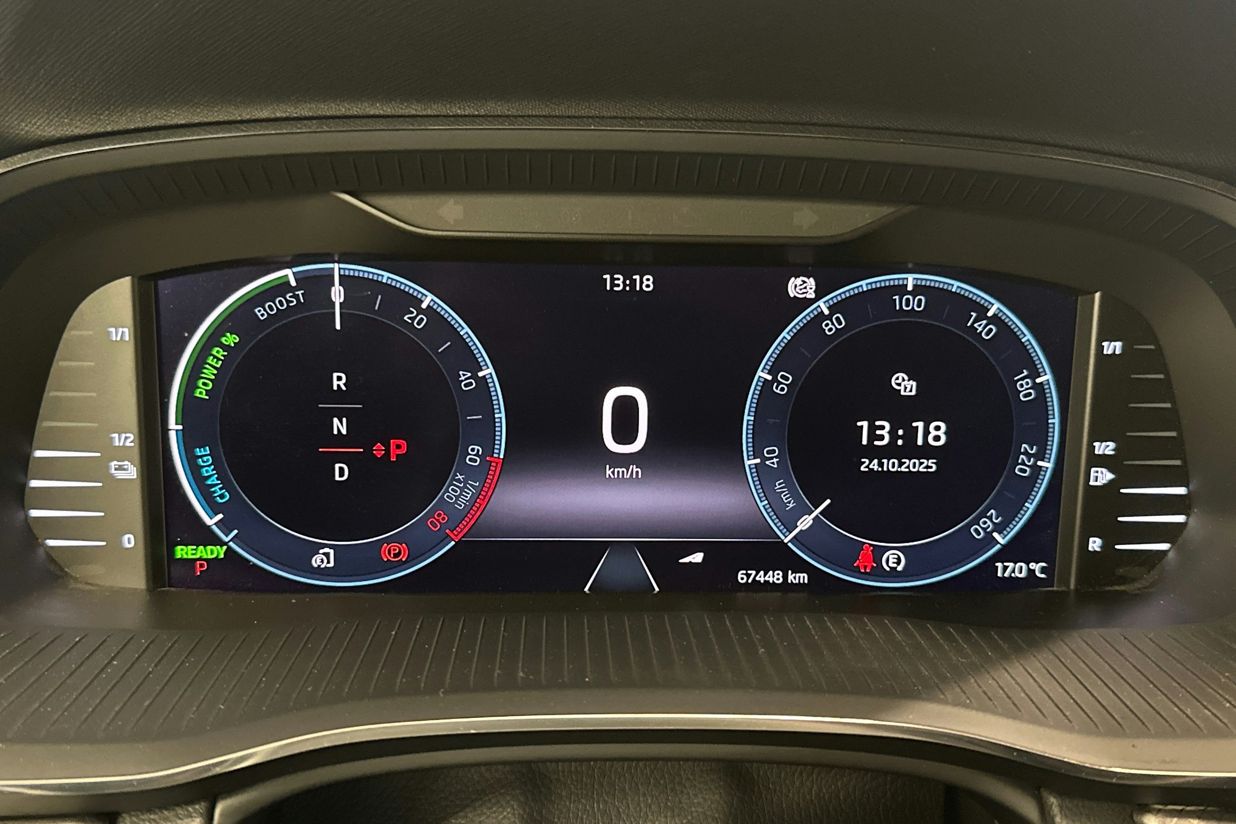 Musta Skoda OCTAVIA 2023 kuva 16.