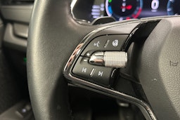 Musta Skoda OCTAVIA 2023 kuva 17.