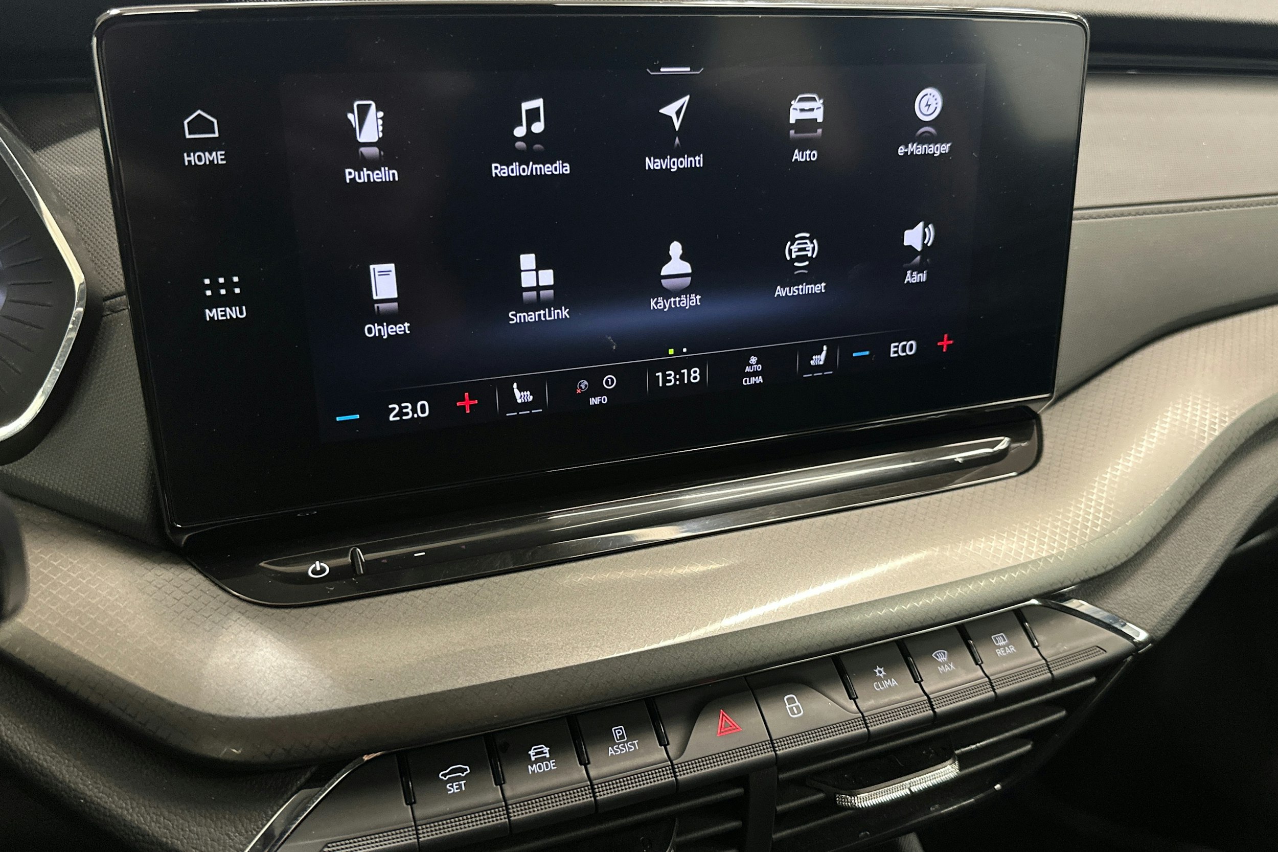 Musta Skoda OCTAVIA 2023 kuva 19.