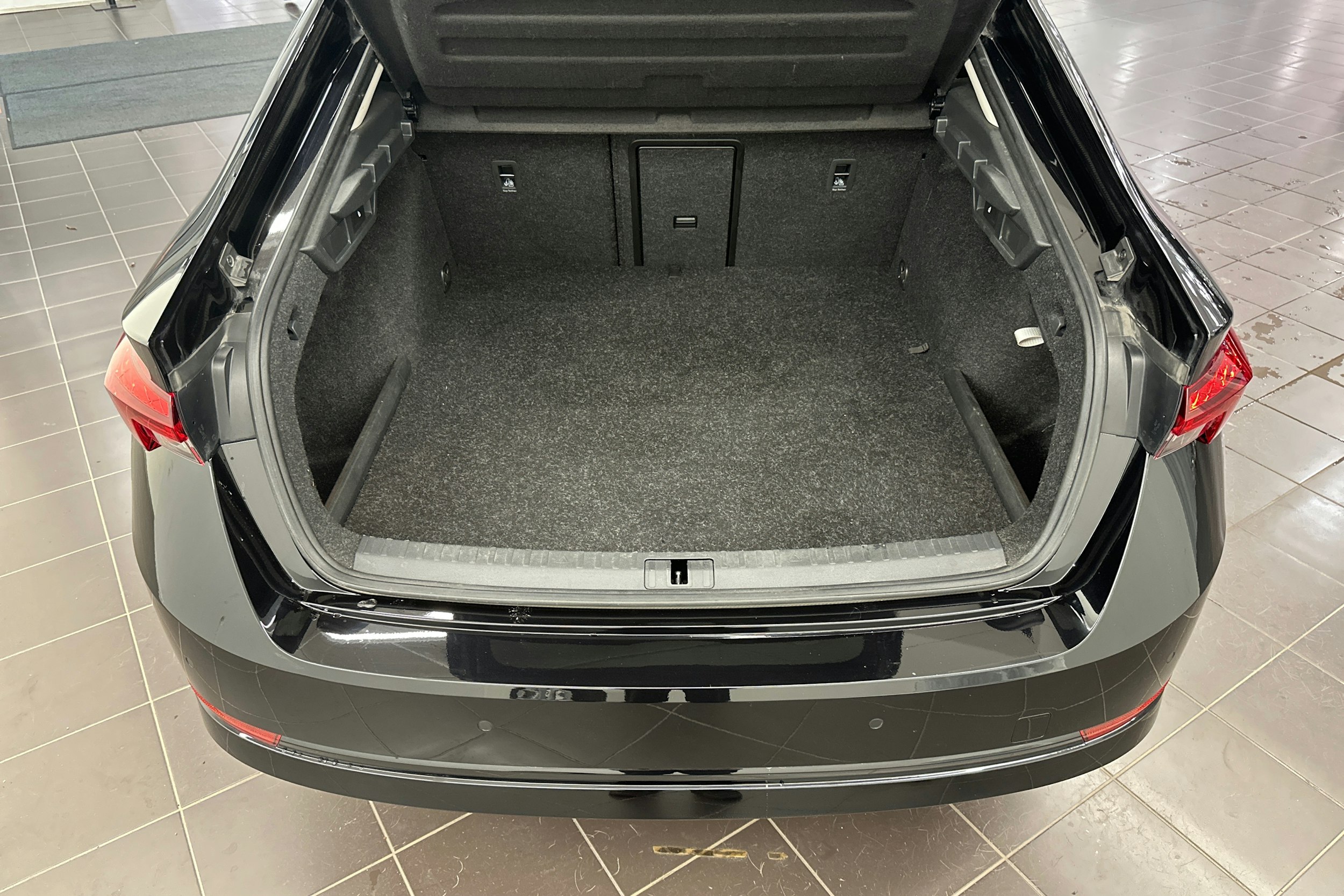 Musta Skoda OCTAVIA 2023 kuva 23.