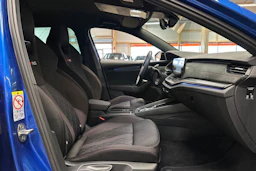 sininen Skoda Octavia 2023 kuva 15.