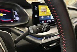 sininen Skoda Octavia 2023 kuva 26.
