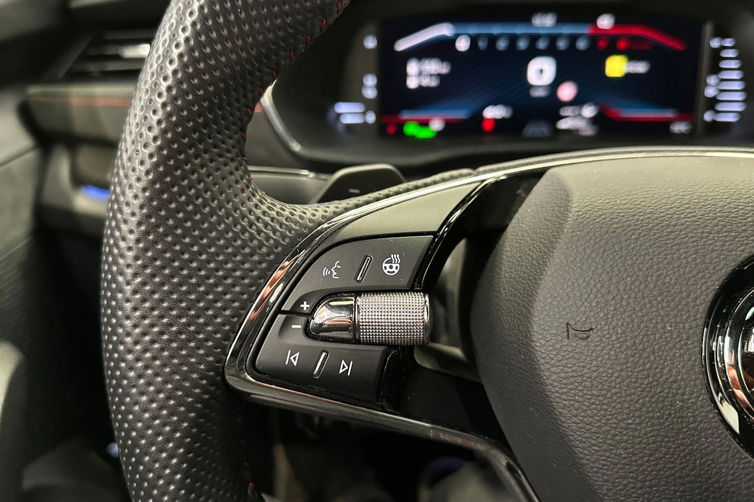 sininen Skoda Octavia 2023 kuva 27.
