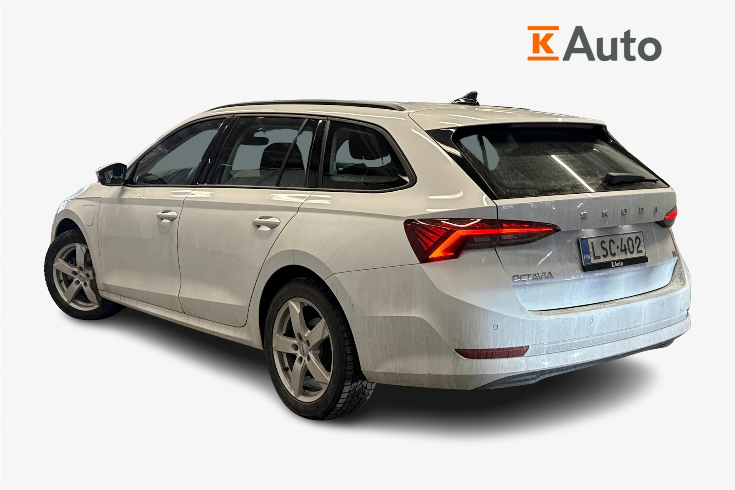 valkoinen Skoda Octavia 2023 kuva 2.