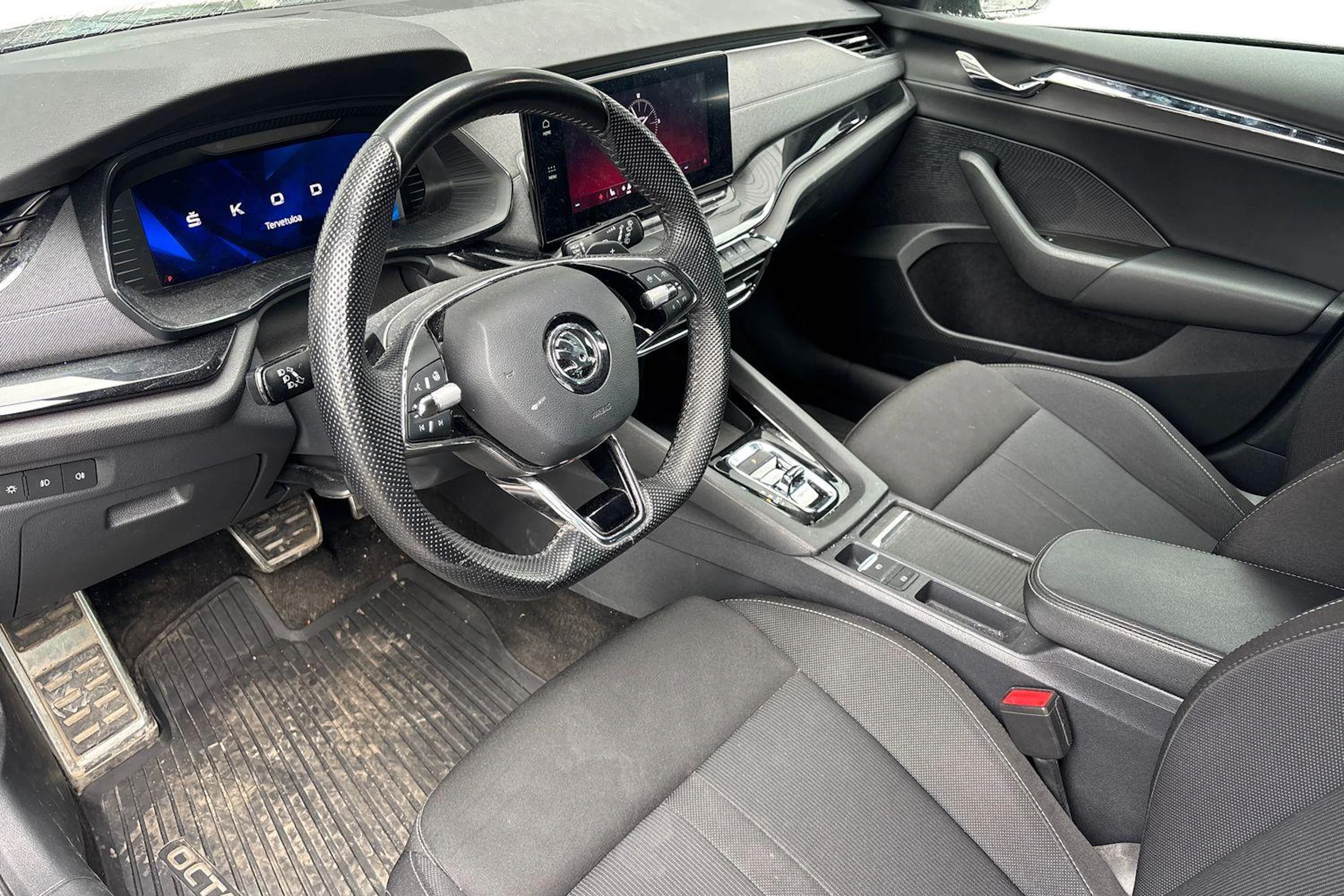 harmaa Skoda Octavia 2023 kuva 3.