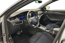 harmaa Skoda Octavia 2023 kuva 8.