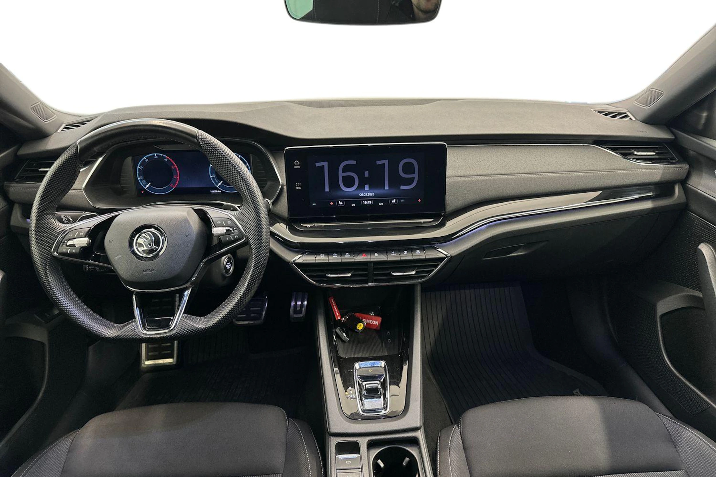 harmaa Skoda Octavia 2023 kuva 9.