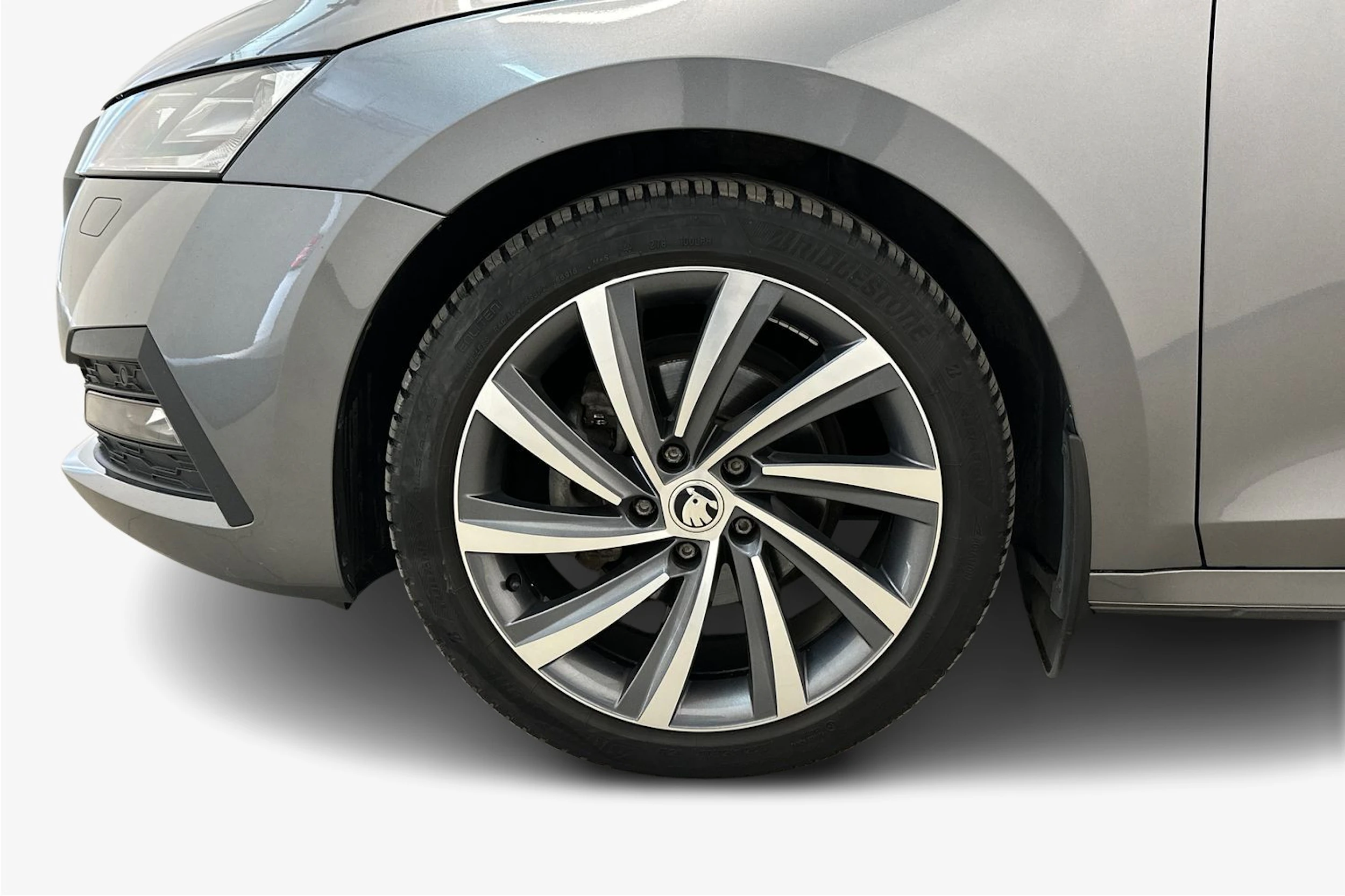 harmaa Skoda Octavia 2023 kuva 12.