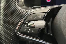 harmaa Skoda Octavia 2023 kuva 15.
