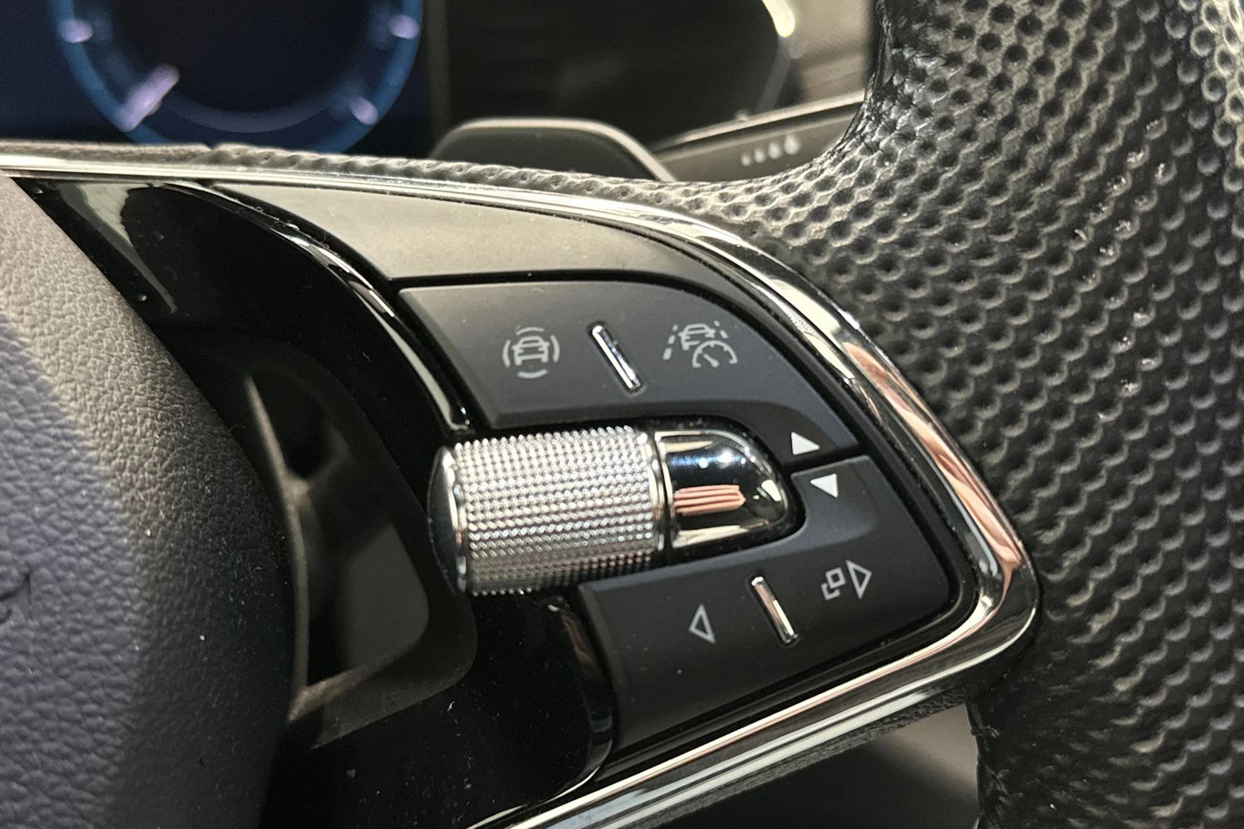 harmaa Skoda Octavia 2023 kuva 16.