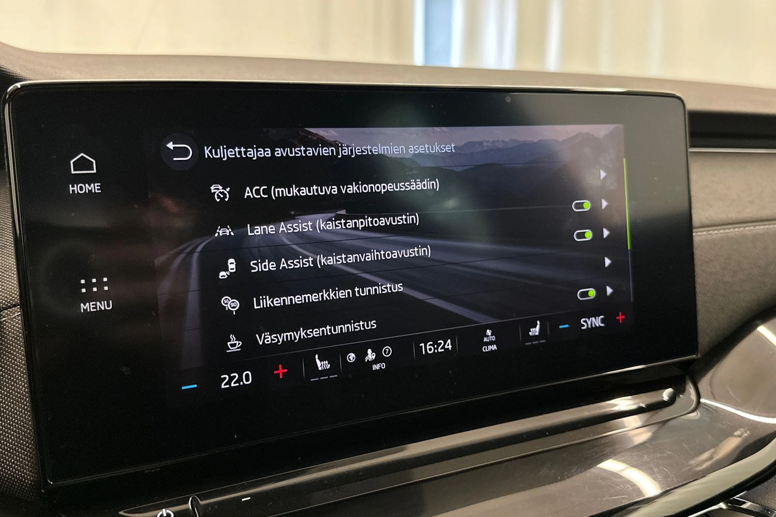 harmaa Skoda Octavia 2023 kuva 22.