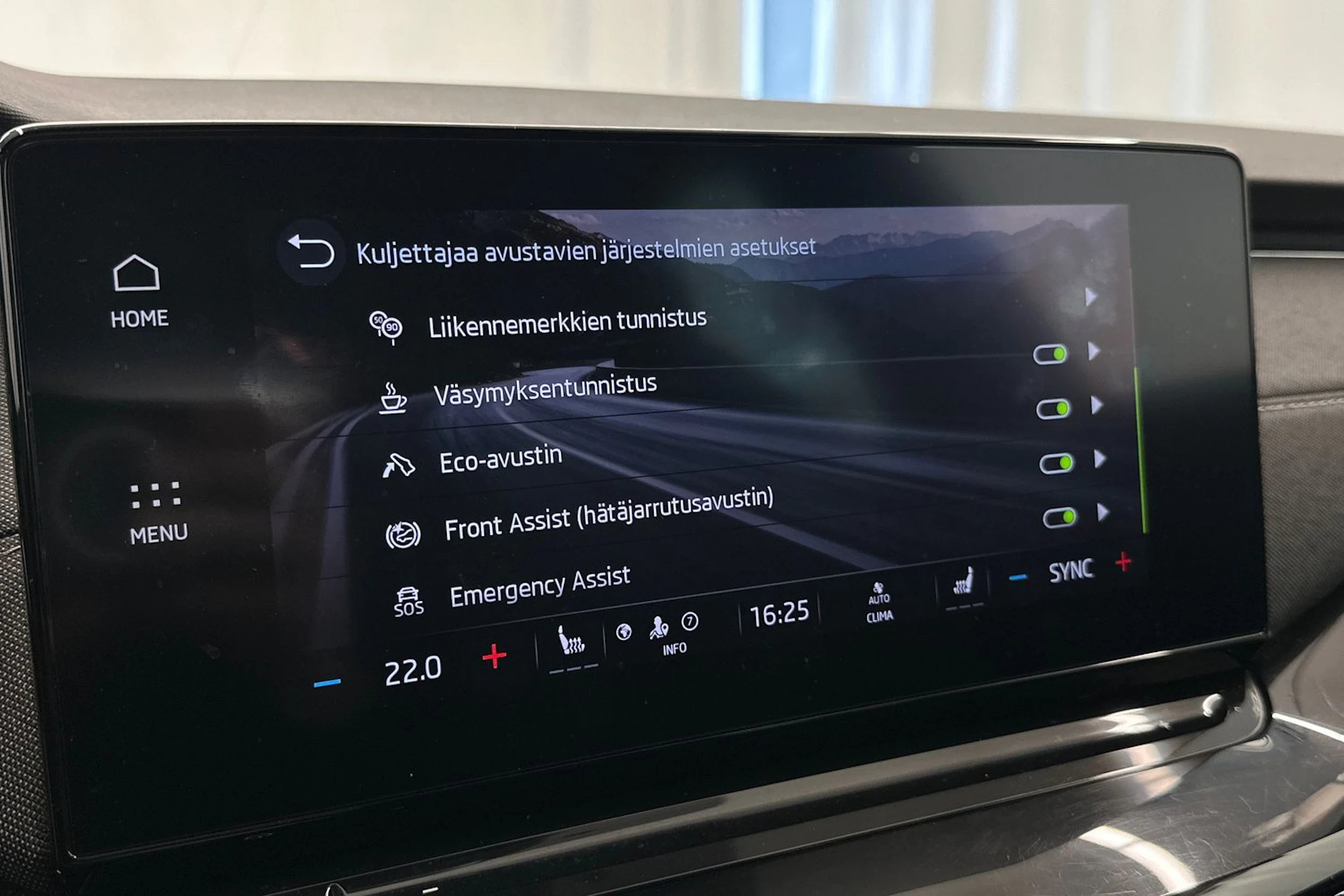 harmaa Skoda Octavia 2023 kuva 23.