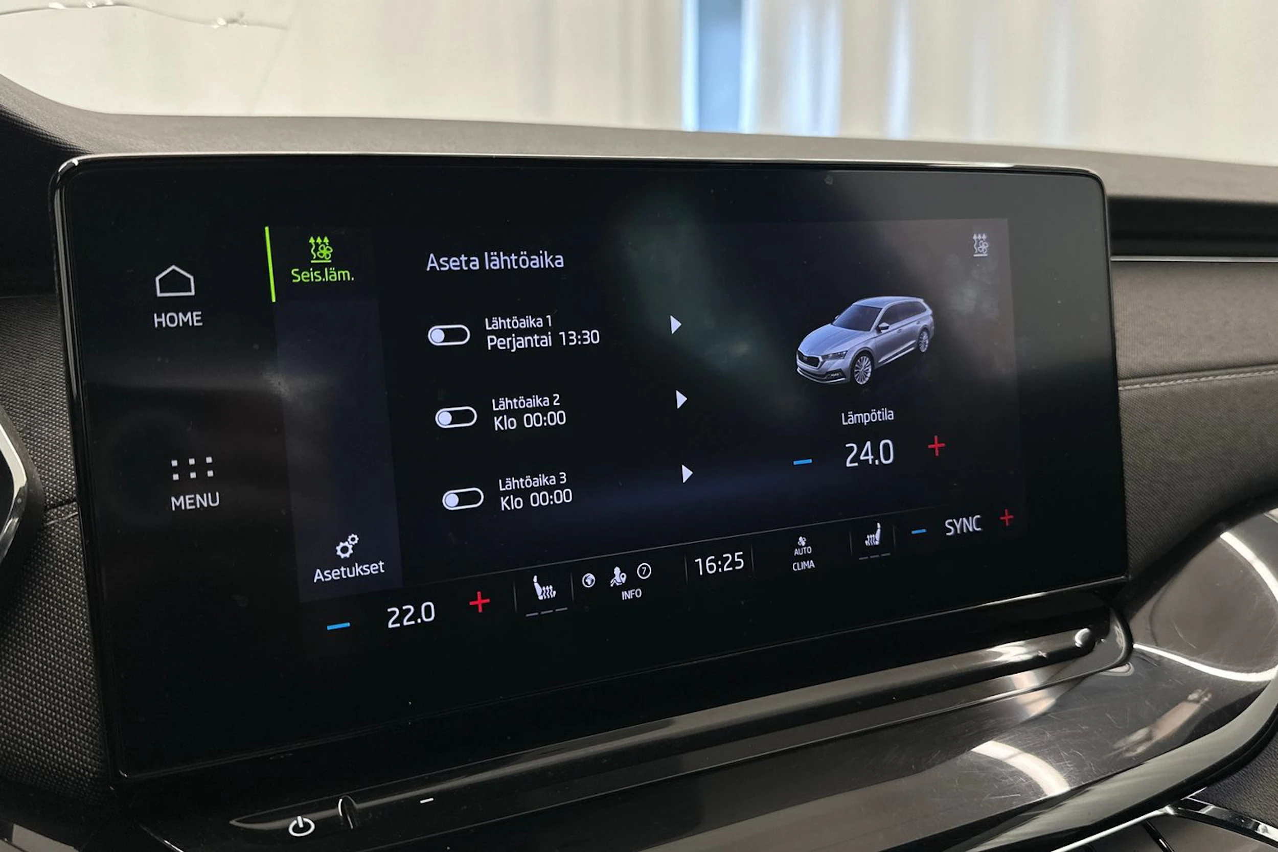 harmaa Skoda Octavia 2023 kuva 24.