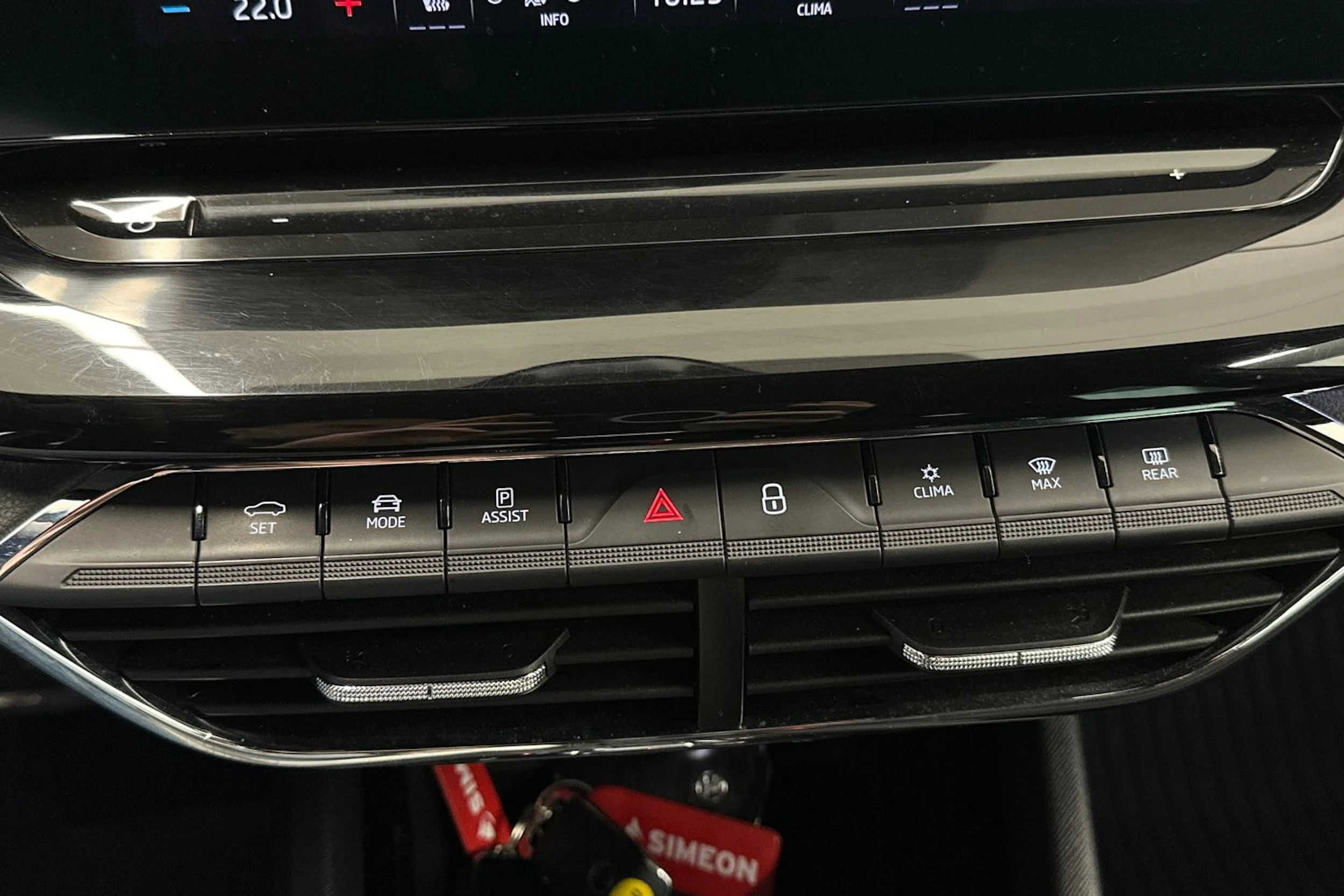 harmaa Skoda Octavia 2023 kuva 25.