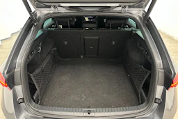 harmaa Skoda Octavia 2023 kuva 26.