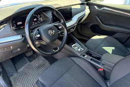 sininen Skoda Octavia 2023 kuva 3.