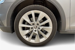 harmaa Skoda Octavia 2023 kuva 9.