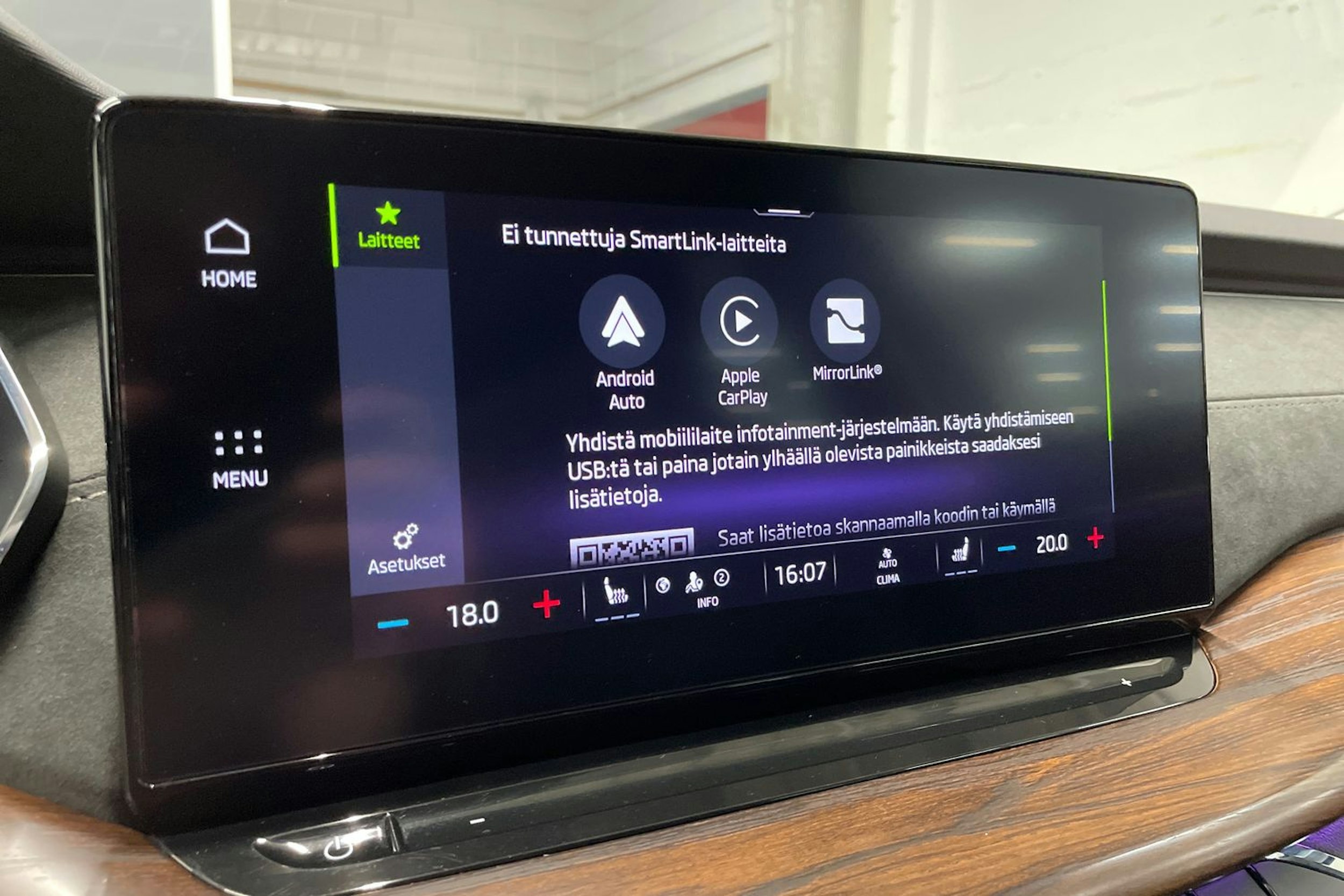 harmaa Skoda Octavia 2023 kuva 19.