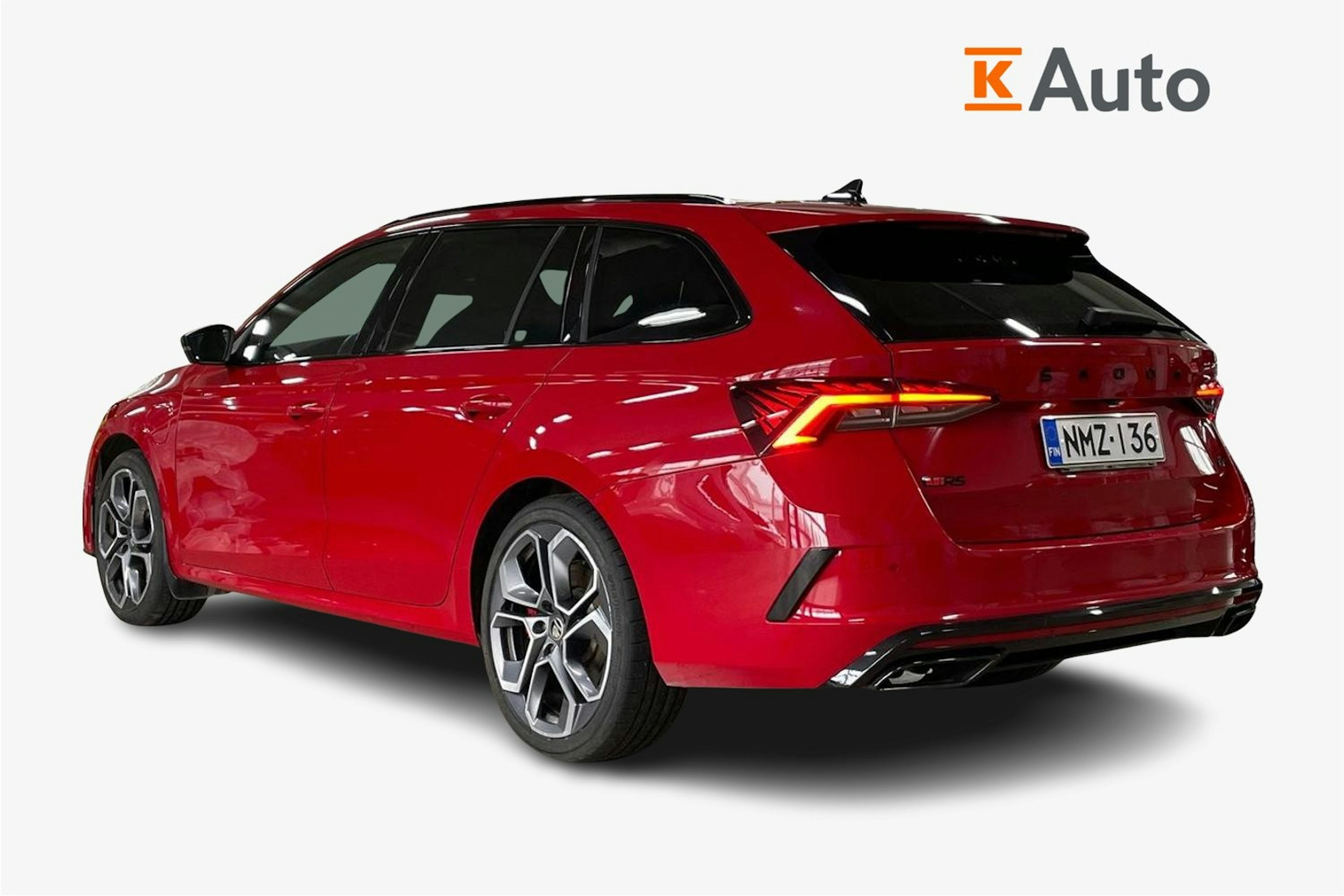 Punainen Skoda OCTAVIA 2023 kuva 2.
