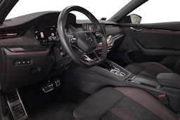 Punainen Skoda OCTAVIA 2023 kuva 7.