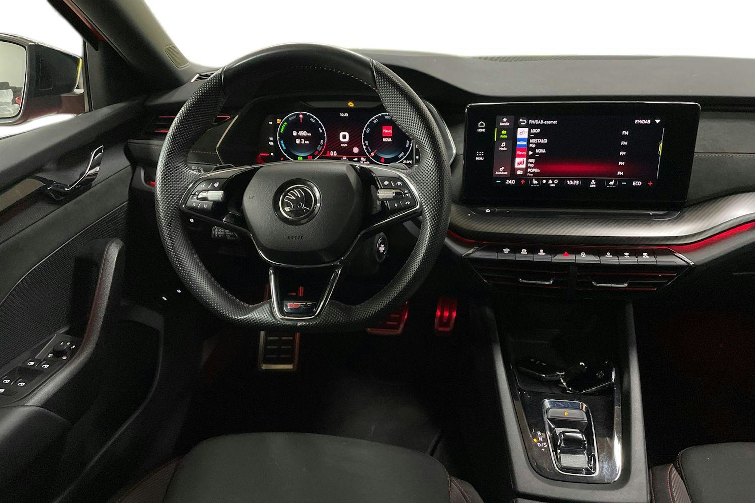 Punainen Skoda OCTAVIA 2023 kuva 9.