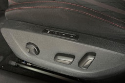 Punainen Skoda OCTAVIA 2023 kuva 11.