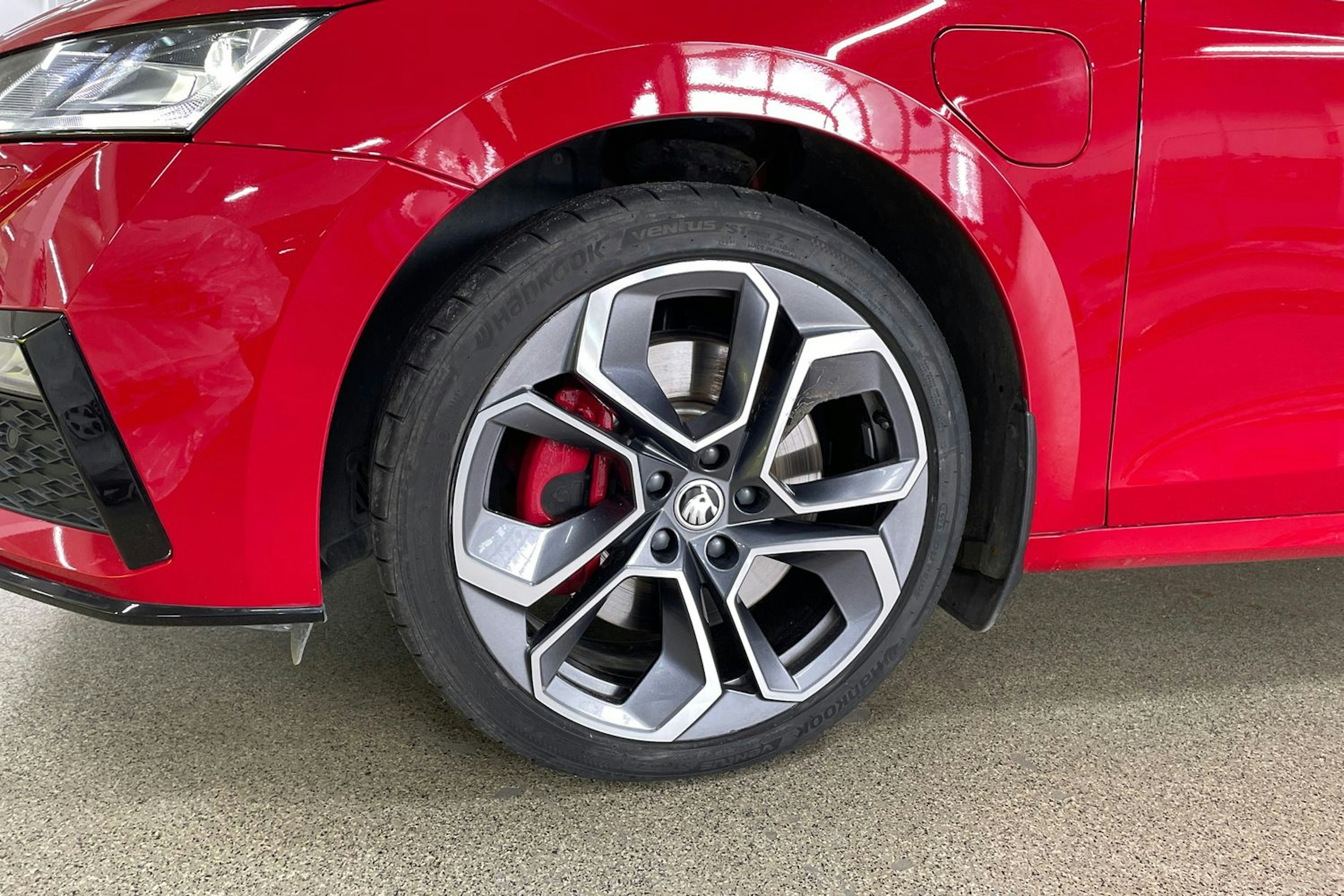 Punainen Skoda OCTAVIA 2023 kuva 13.