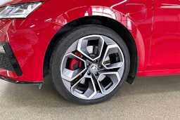 Punainen Skoda OCTAVIA 2023 kuva 13.