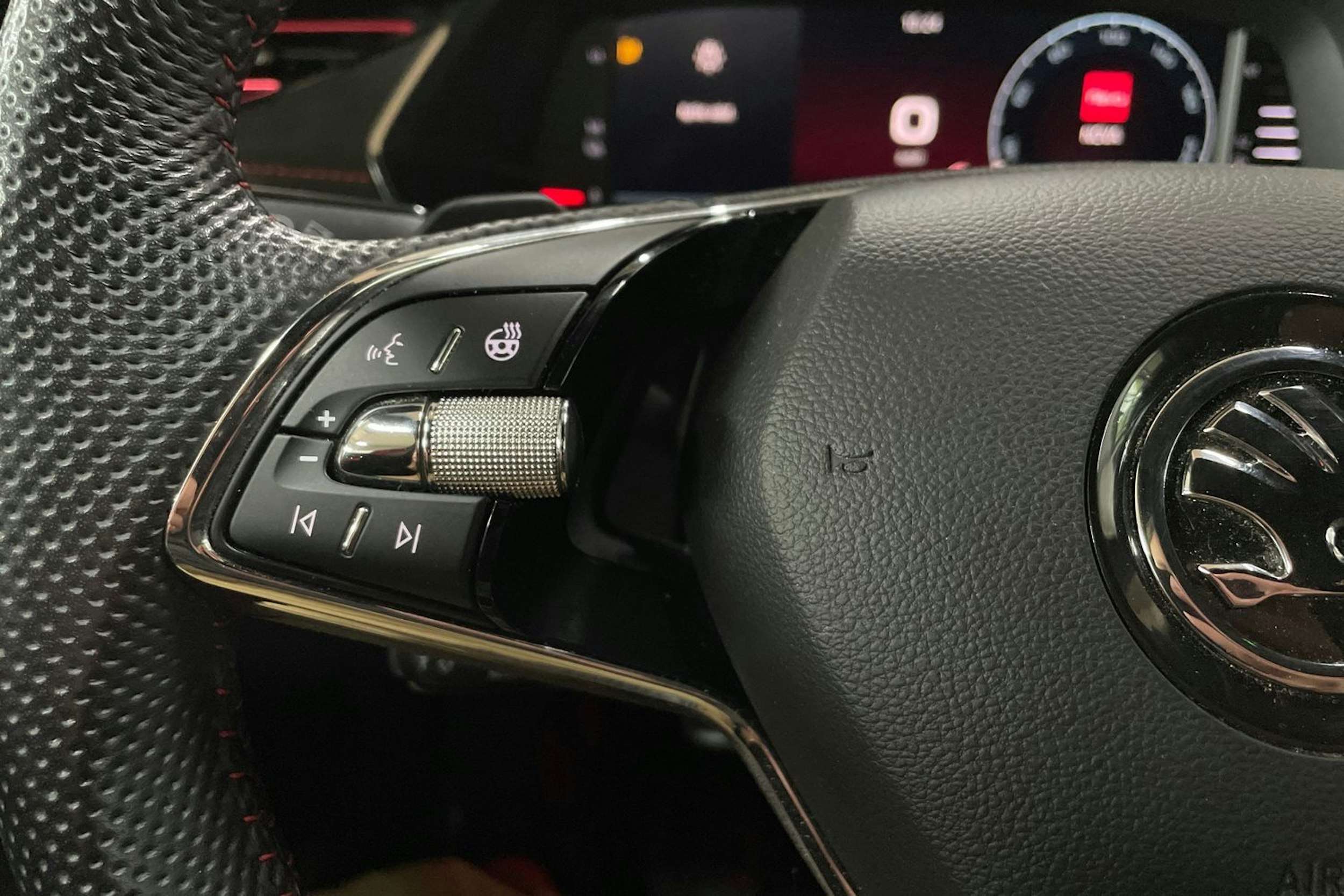 Punainen Skoda OCTAVIA 2023 kuva 16.