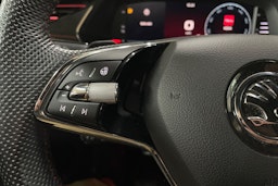 Punainen Skoda OCTAVIA 2023 kuva 16.