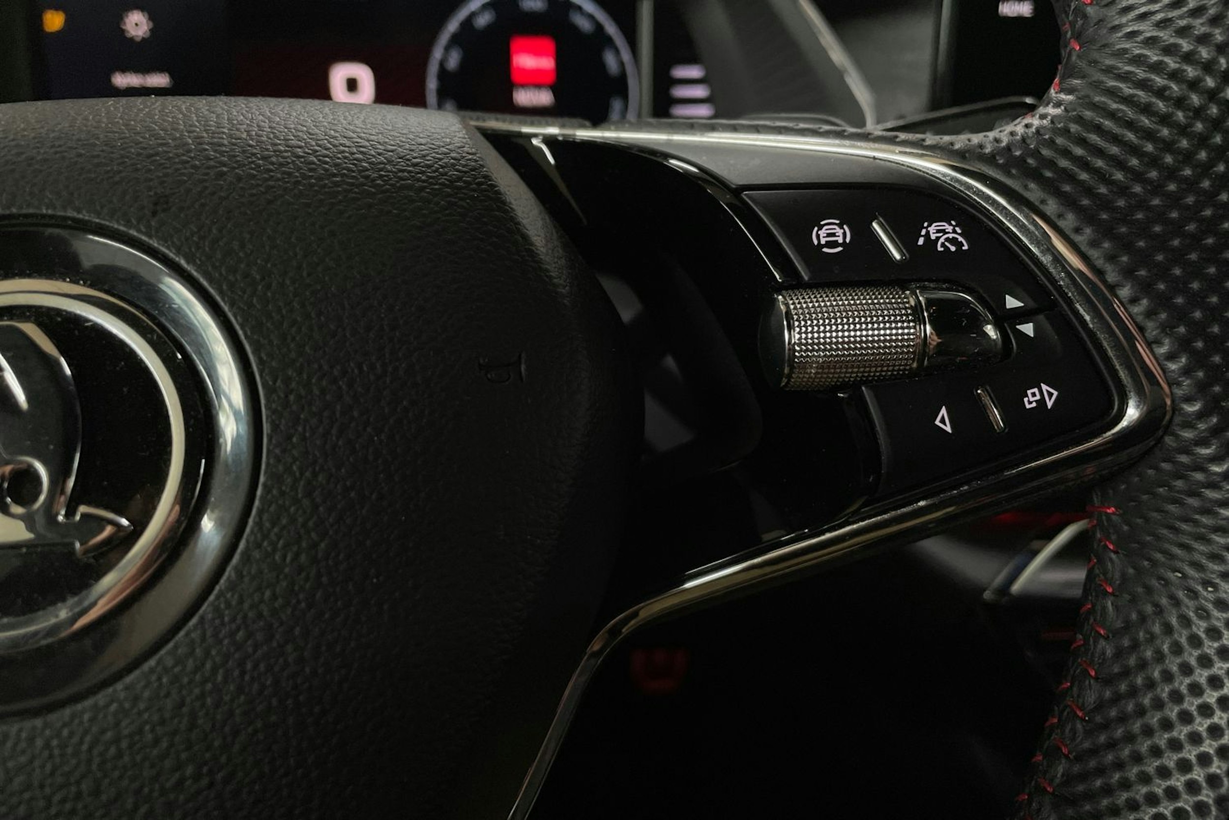 Punainen Skoda OCTAVIA 2023 kuva 17.