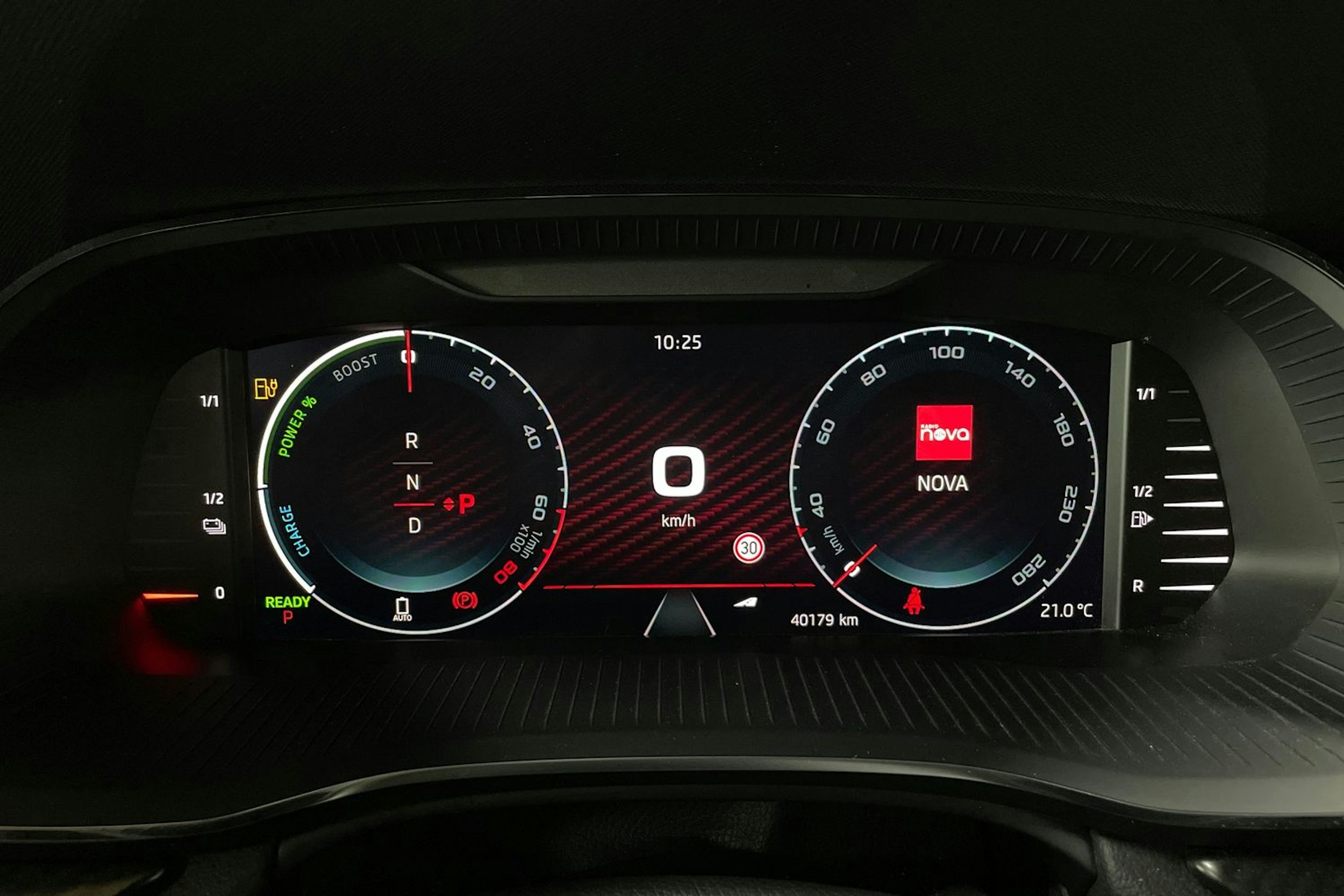 Punainen Skoda OCTAVIA 2023 kuva 18.