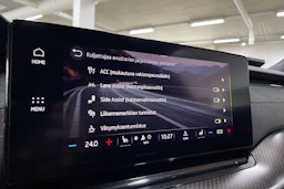 Punainen Skoda OCTAVIA 2023 kuva 25.