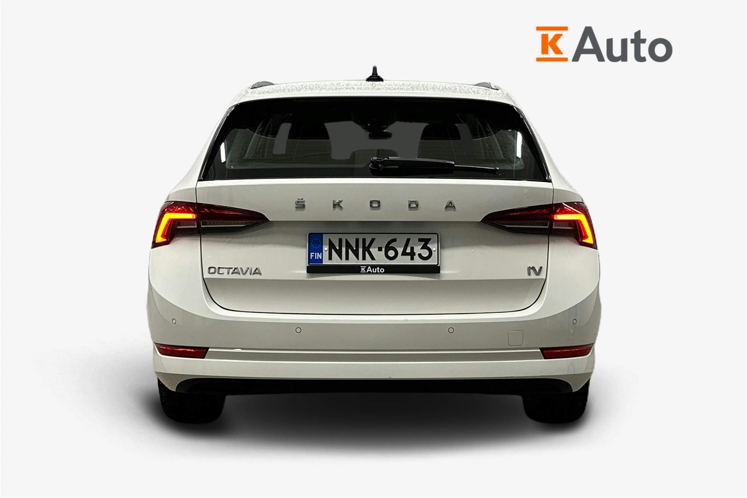 valkoinen Skoda Octavia 2023 kuva 3.
