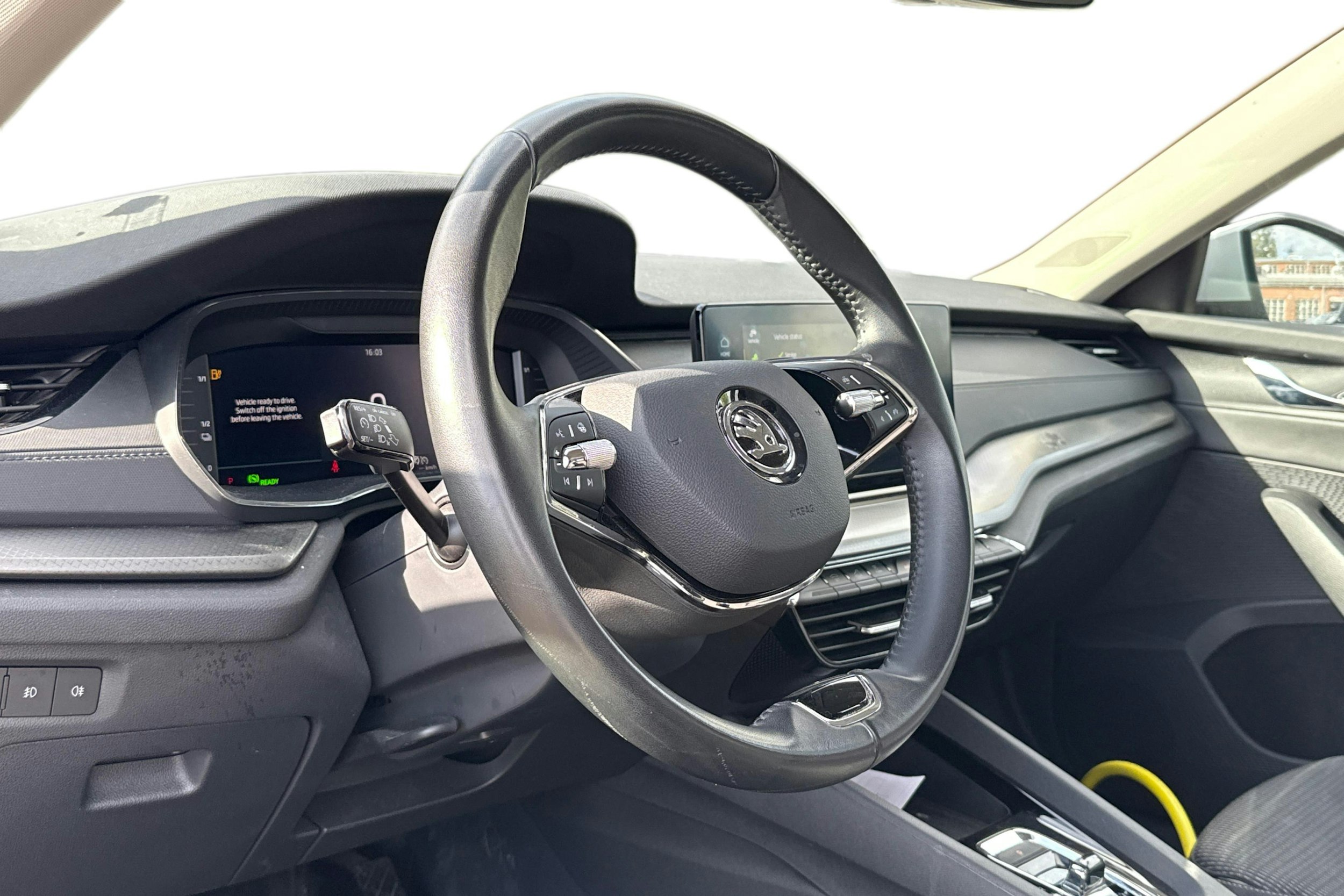 valkoinen Skoda Octavia 2024 kuva 3.