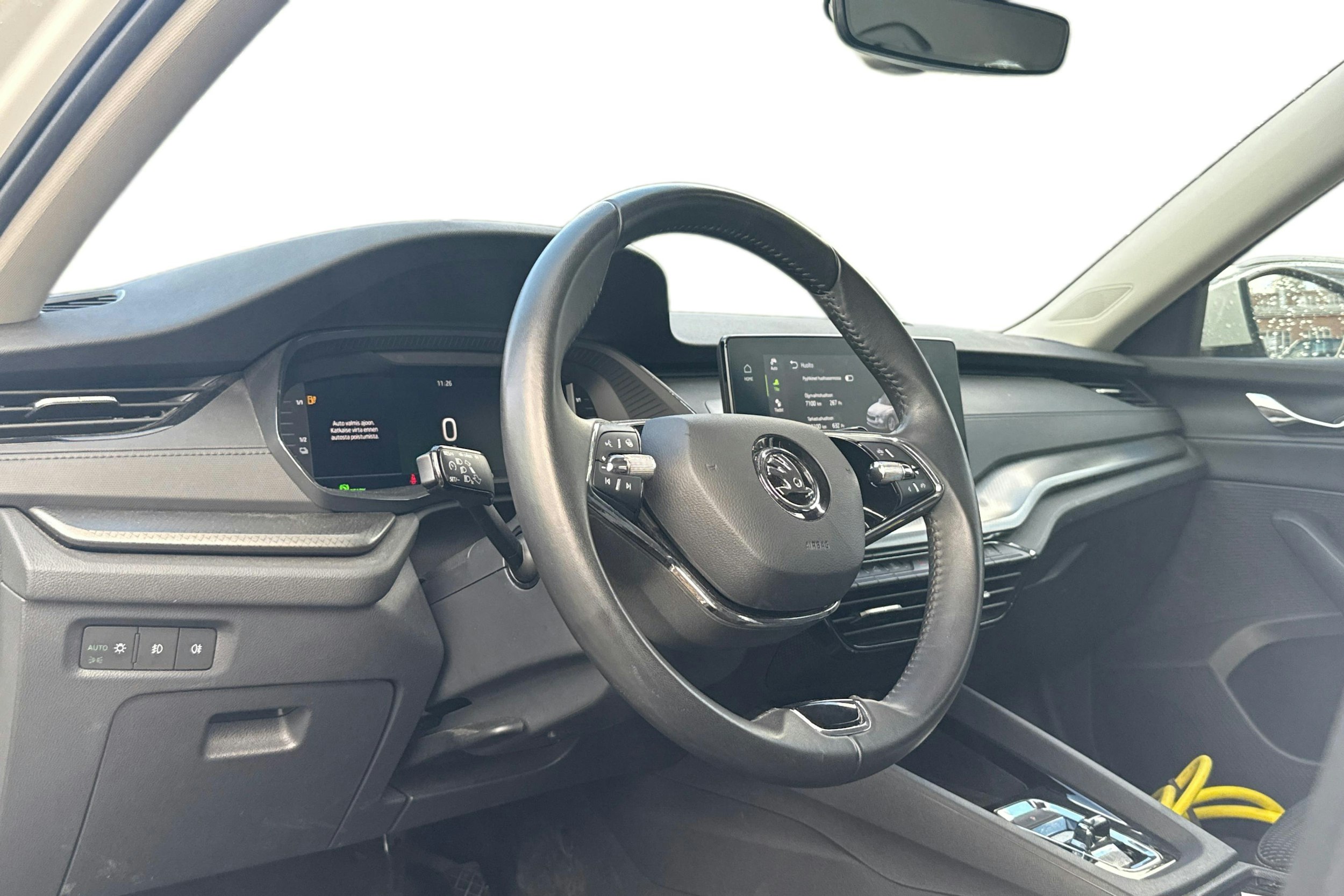 valkoinen Skoda Octavia 2023 kuva 3.