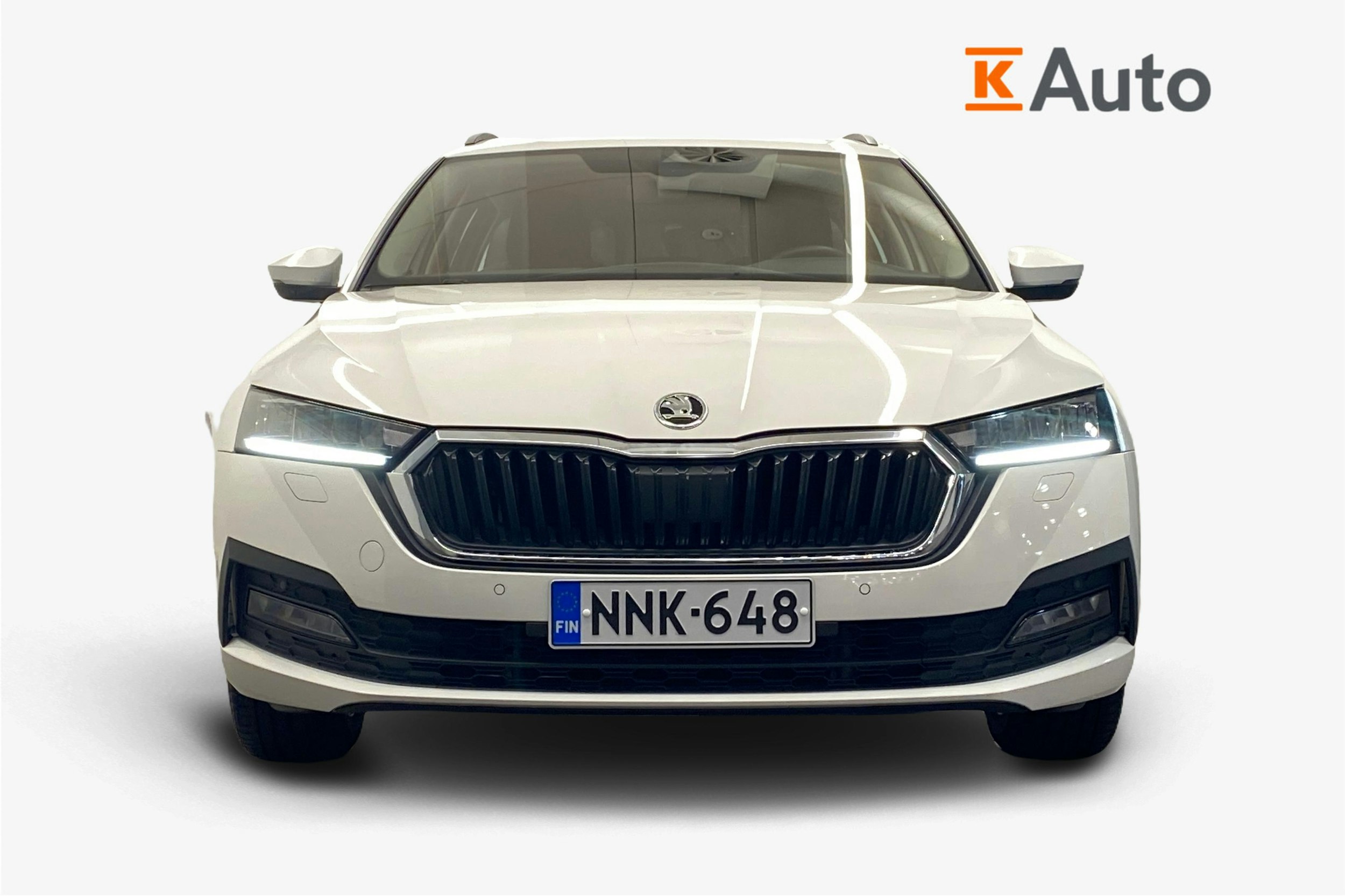 valkoinen Skoda Octavia 2024 kuva 5.