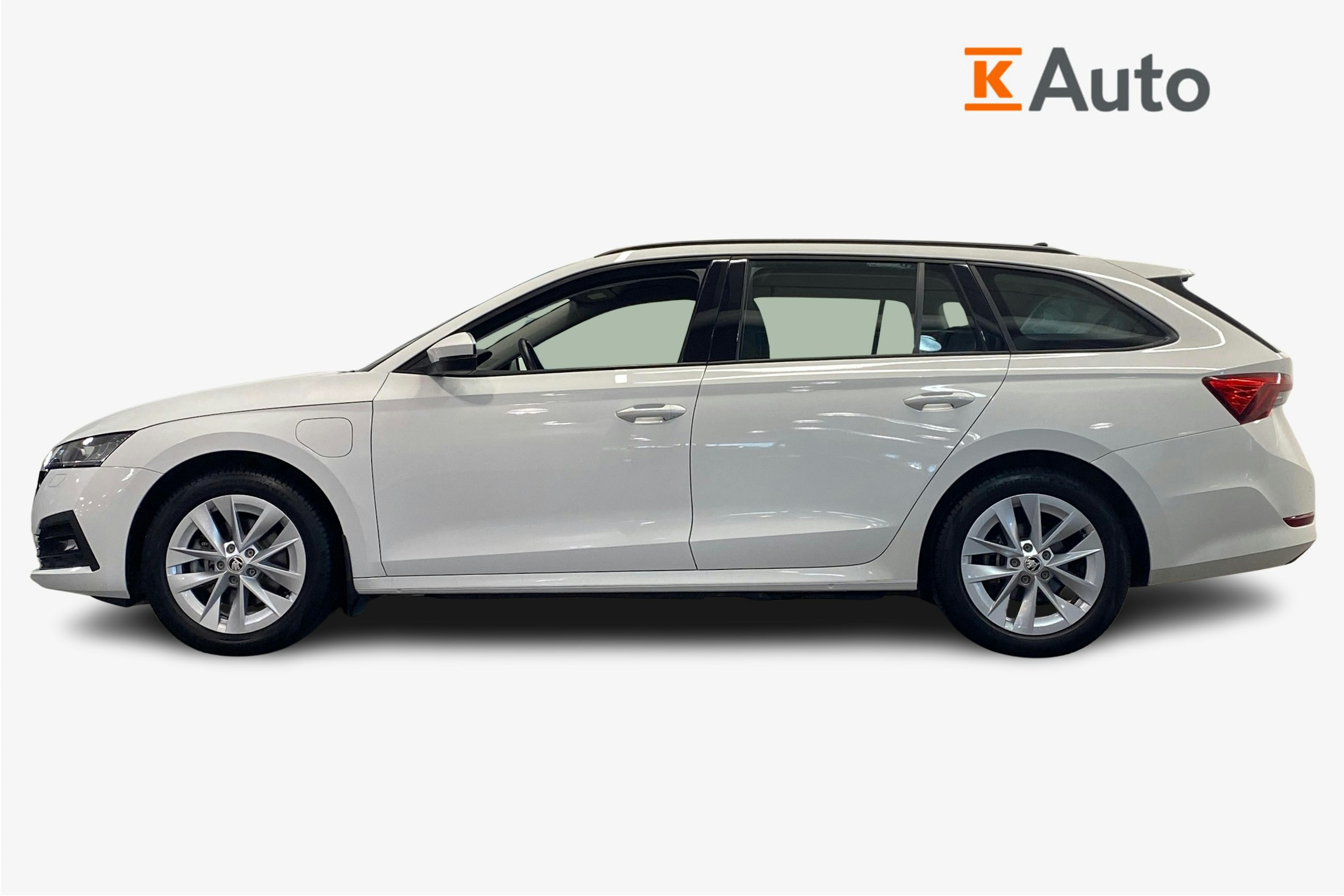 valkoinen Skoda Octavia 2024 kuva 6.