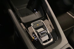 valkoinen Skoda Octavia 2024 kuva 17.