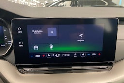 valkoinen Skoda Octavia 2024 kuva 18.