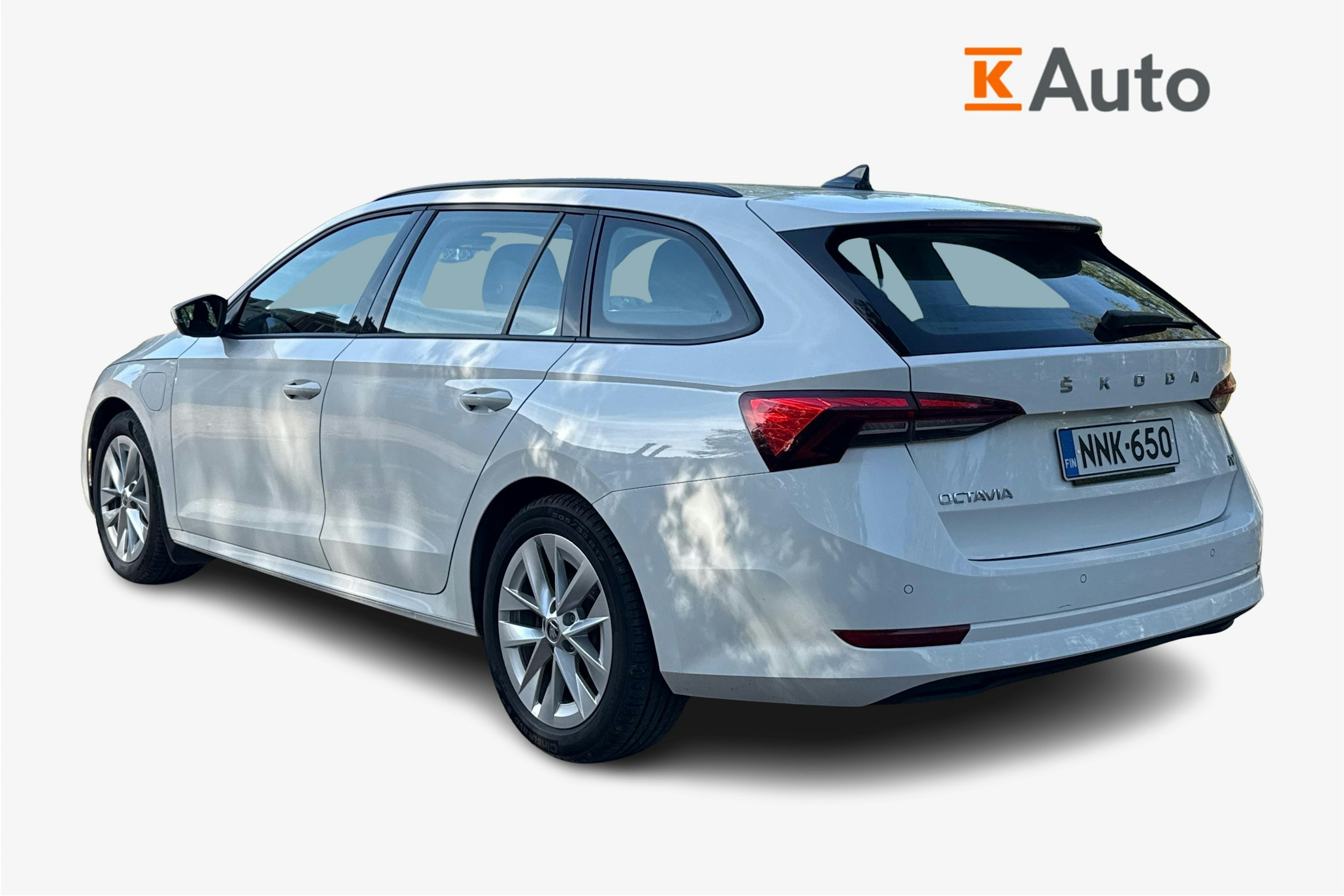 valkoinen Skoda Octavia 2023 kuva 2.