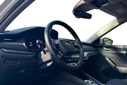 valkoinen Skoda Octavia 2023 kuva 3.
