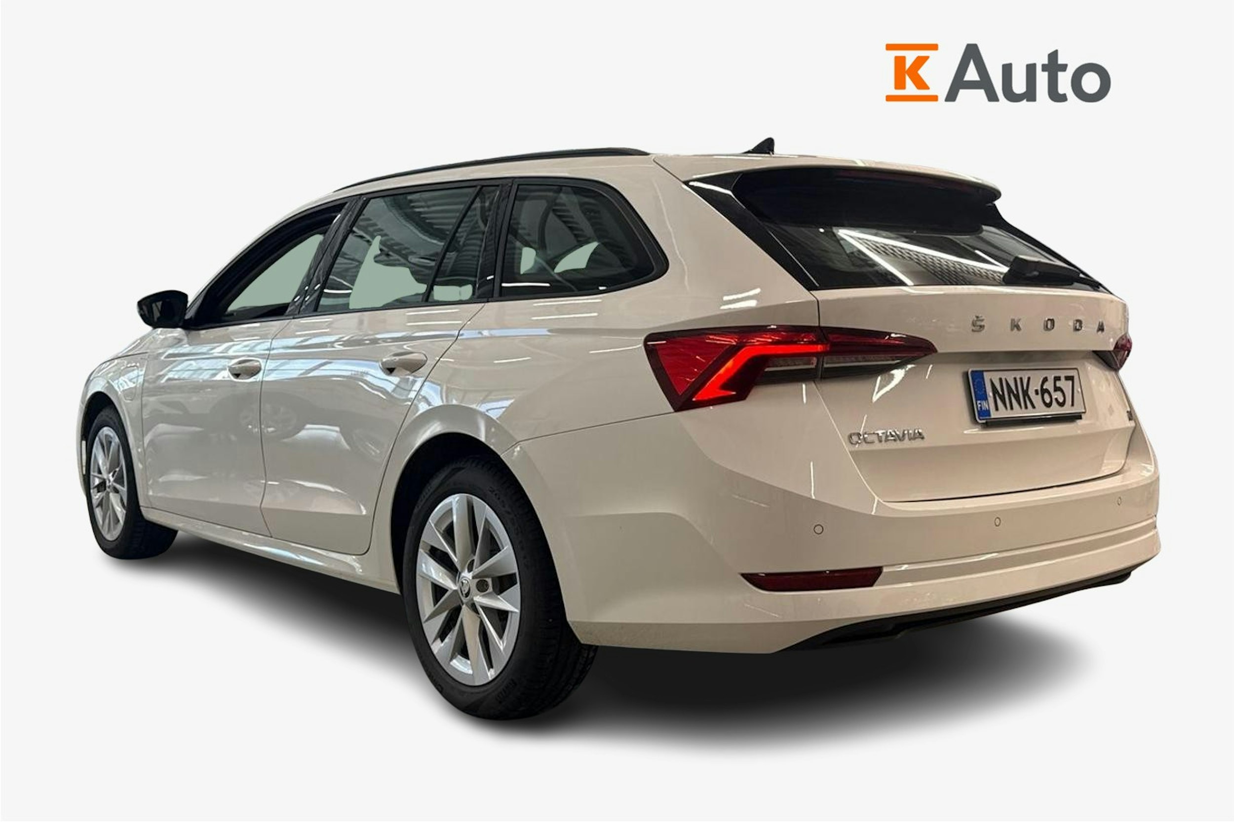 valkoinen Skoda Octavia 2023 kuva 2.