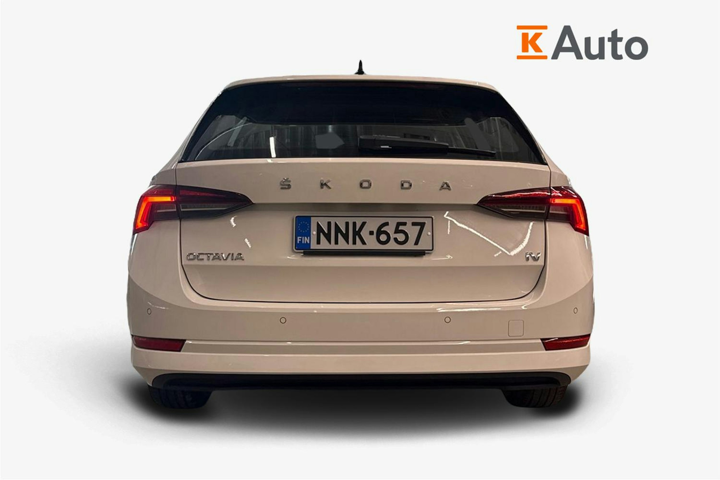valkoinen Skoda Octavia 2023 kuva 3.