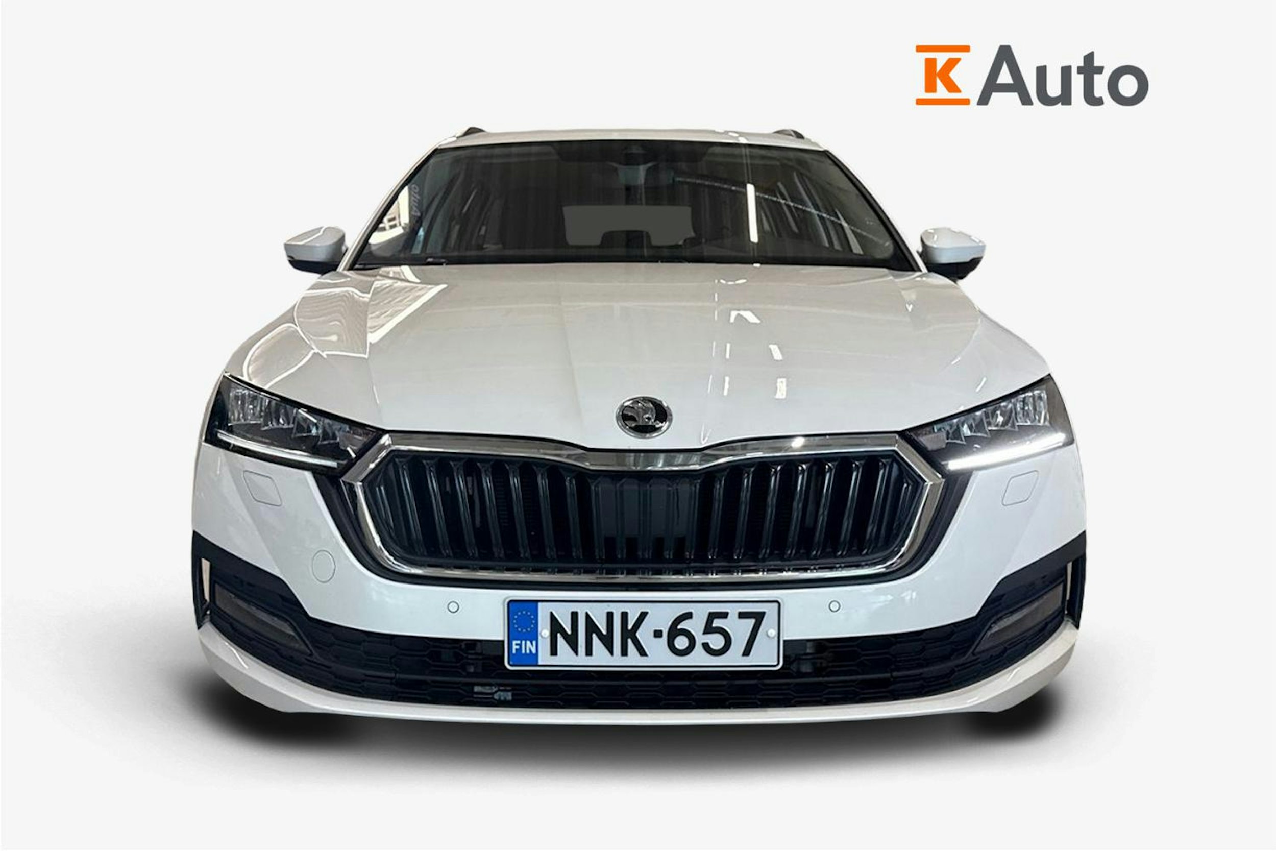 valkoinen Skoda Octavia 2023 kuva 5.