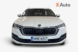 valkoinen Skoda Octavia 2023 kuva 5.