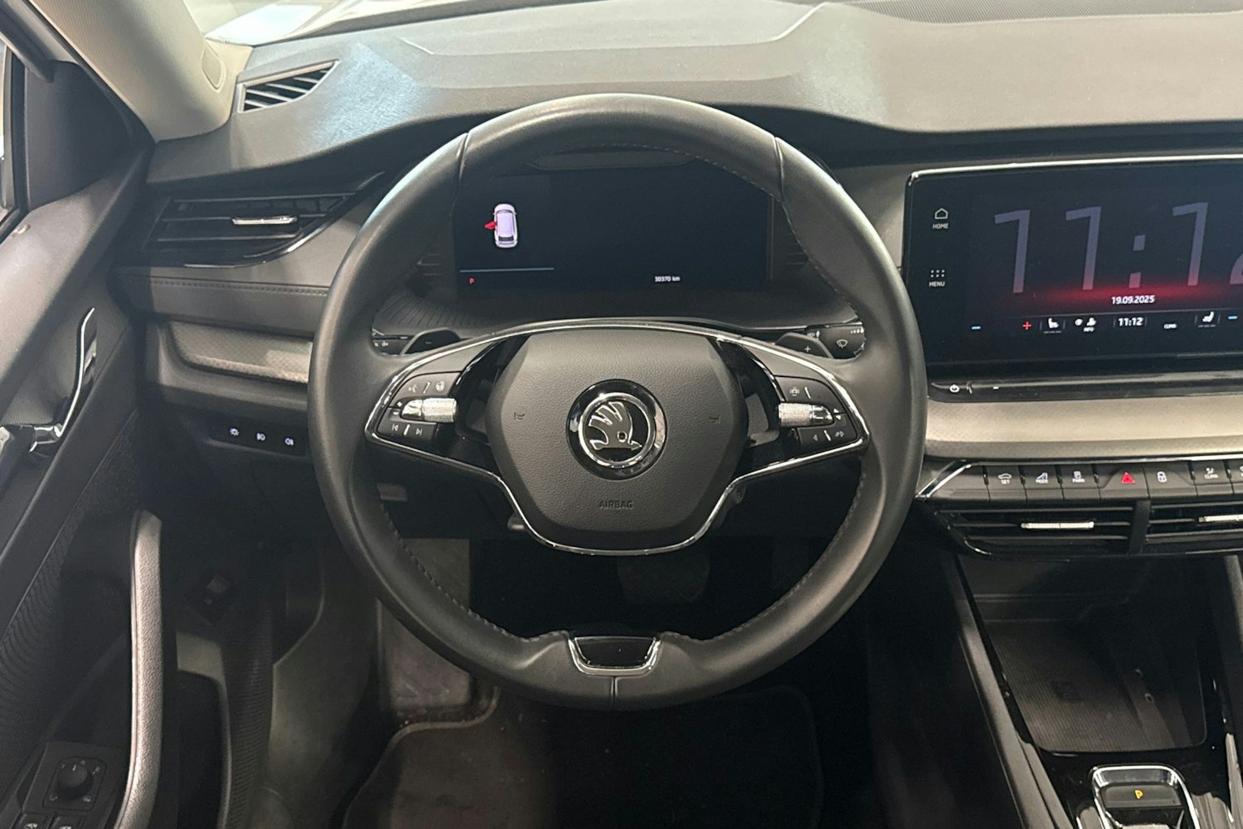 valkoinen Skoda Octavia 2023 kuva 14.