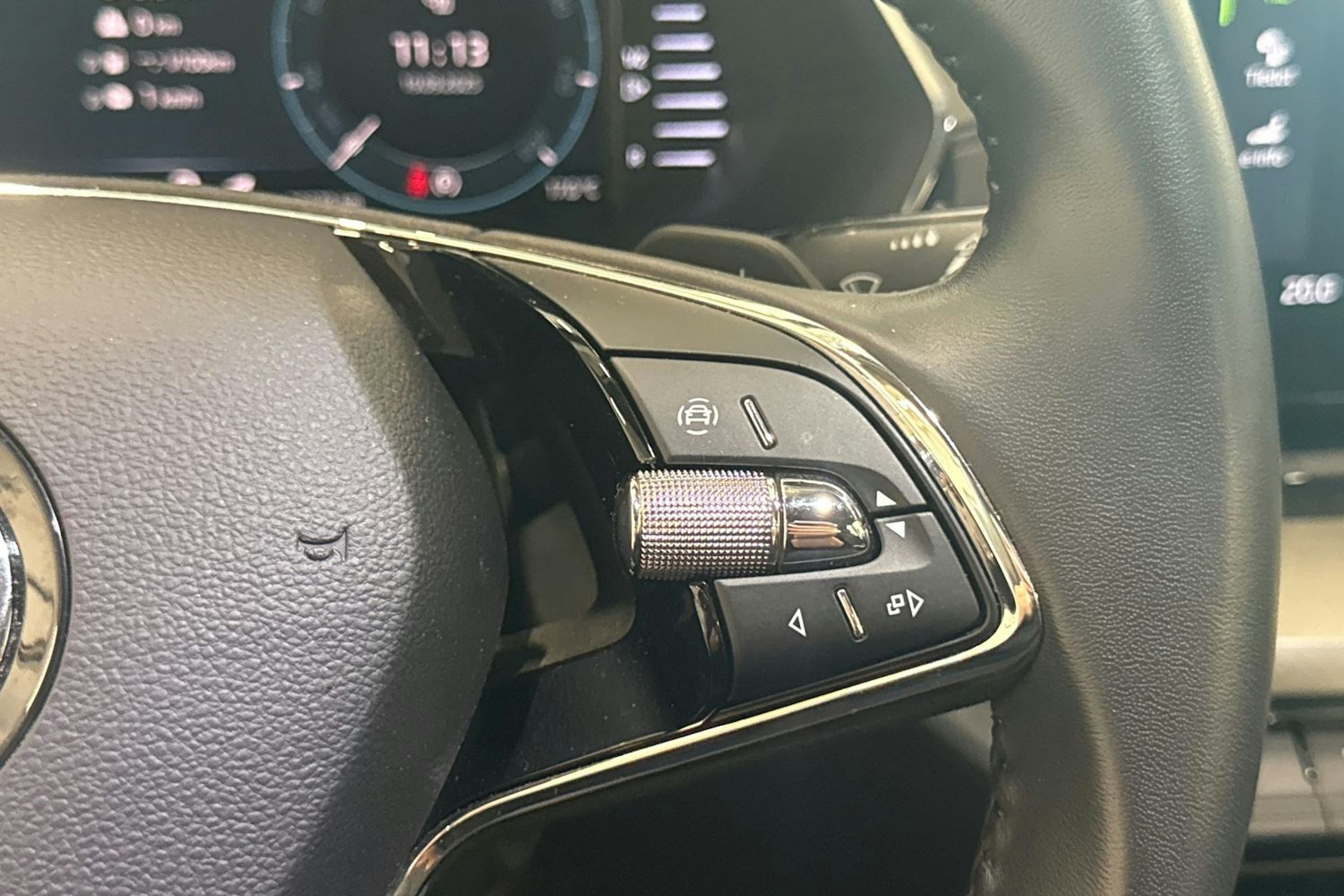 valkoinen Skoda Octavia 2023 kuva 16.