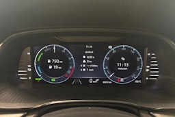 valkoinen Skoda Octavia 2023 kuva 17.