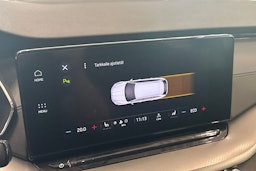 valkoinen Skoda Octavia 2023 kuva 20.